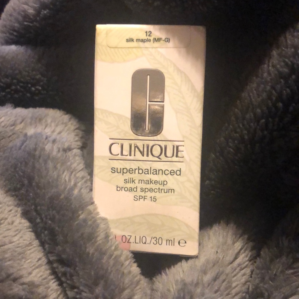 Clinique Superbalanced Foundation in Silk Maple